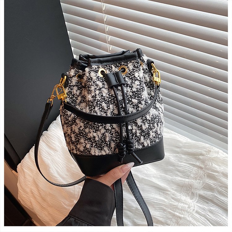 PU Bucket Bag with Magnetic Closure and Spliced Design – Handbag Shoulder Crossbody Bag