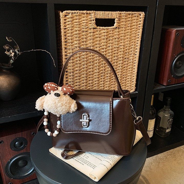 Sweet Preppy Single Shoulder Bag with Lock Closure – Summer 2026